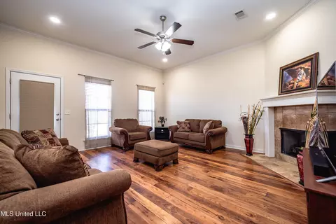 Living - 478 Fairway Ave, Byram, MS 39272 photo 1 of 2