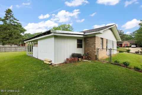 Exterior - 232 Pinehurst Cir, Hazlehurst, MS 39083 photo 5 of 7