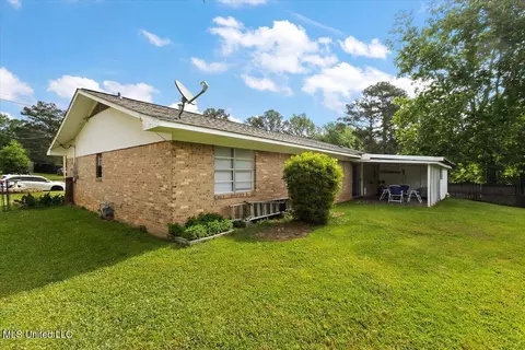 Exterior - 232 Pinehurst Cir, Hazlehurst, MS 39083 photo 6 of 7