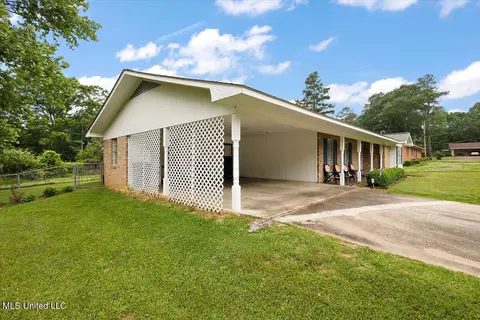 Exterior - 232 Pinehurst Cir, Hazlehurst, MS 39083 photo 2 of 7