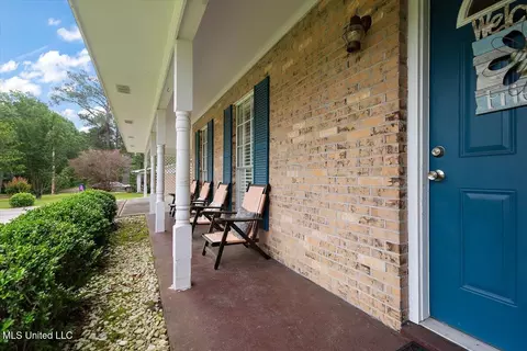 Exterior - 232 Pinehurst Cir, Hazlehurst, MS 39083 photo 3 of 7