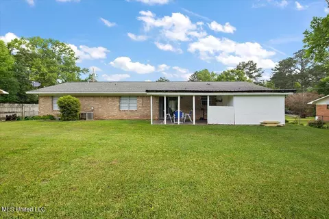 Exterior - 232 Pinehurst Cir, Hazlehurst, MS 39083 photo 4 of 7