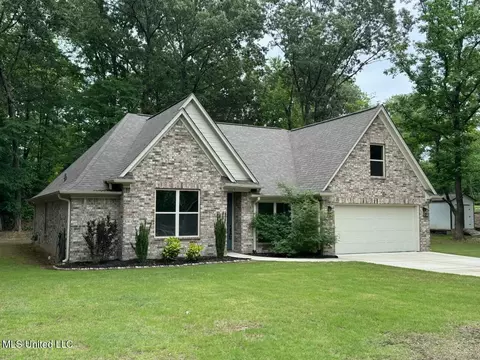2670 Hickory Hill Dr, Nesbit, MS 38651