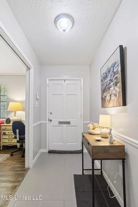 Entry Way - 165 Beechcrest Dr, Jackson, MS 39211 photo 1 of 2