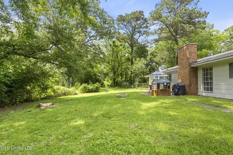 Exterior - 165 Beechcrest Dr, Jackson, MS 39211 photo 4 of 5