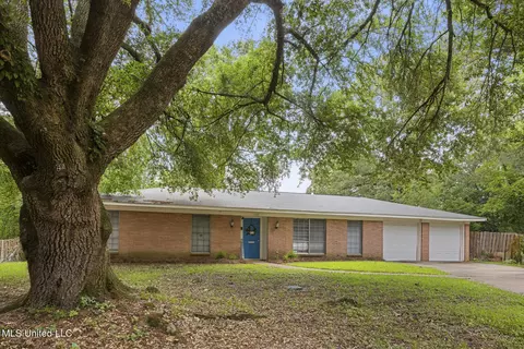 Exterior - 165 Beechcrest Dr, Jackson, MS 39211 photo 2 of 5