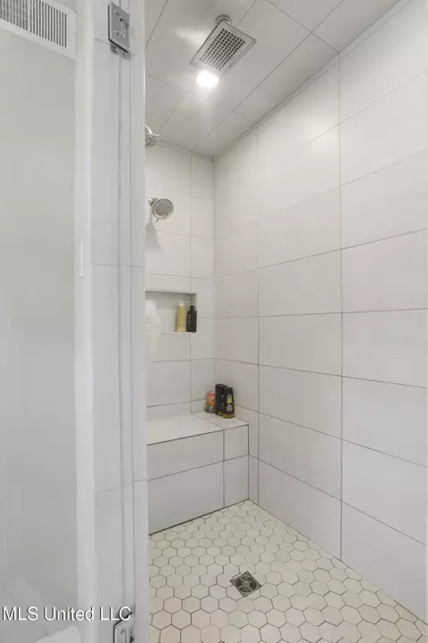 Bath - 116 Chippewa Cir, Jackson, MS 39211 photo 3 of 3
