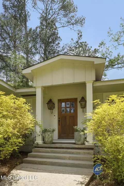 Exterior - 116 Chippewa Cir, Jackson, MS 39211 photo 3 of 9