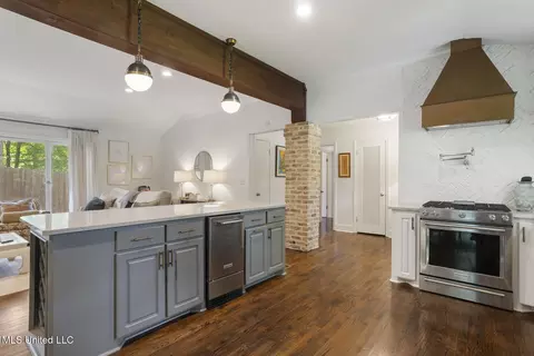 Kitchen - 116 Chippewa Cir, Jackson, MS 39211 photo 3 of 5