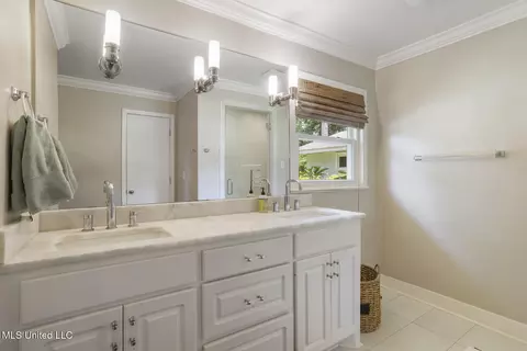 Bath - 116 Chippewa Cir, Jackson, MS 39211 photo 2 of 3
