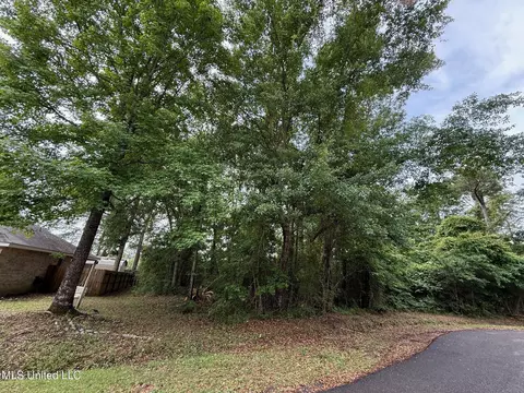 6824 Apona St, Diamondhead, MS 39525
