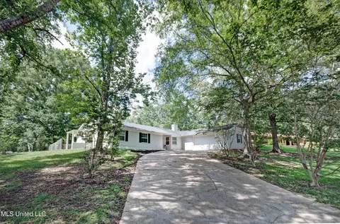 1201 Manchester Dr, Clinton, MS 39056
