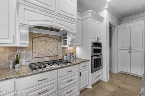 Kitchen - 133 Bristol Dr, Madison, MS 39110 photo 3 of 6