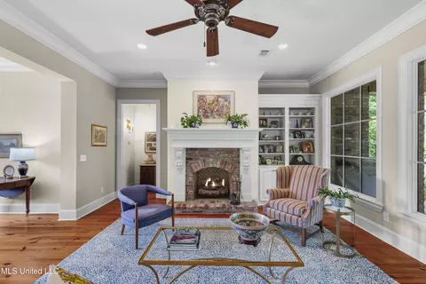 Living - 133 Bristol Dr, Madison, MS 39110 photo 2 of 8