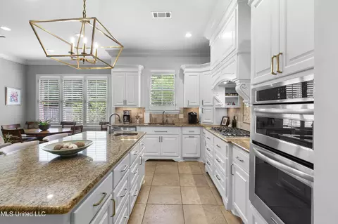 Kitchen - 133 Bristol Dr, Madison, MS 39110 photo 4 of 6