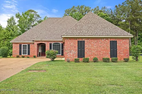 733 Forest Woods Dr, Byram, MS 39272