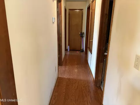 Entry Way - 420 Vining Ct, Byram, MS 39272 photo 2 of 2