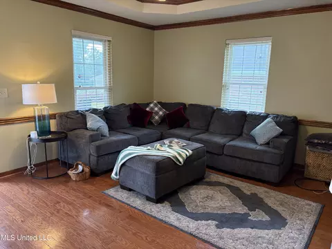 Living - 420 Vining Ct, Byram, MS 39272 photo 2 of 2