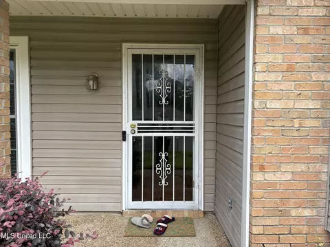 Entry Way - 420 Vining Ct, Byram, MS 39272 photo 1 of 2