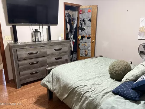 Bedroom - 420 Vining Ct, Byram, MS 39272 photo 4 of 4