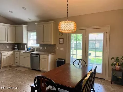 113 W Pinebrook Dr, Brandon, MS 39047 photo 8