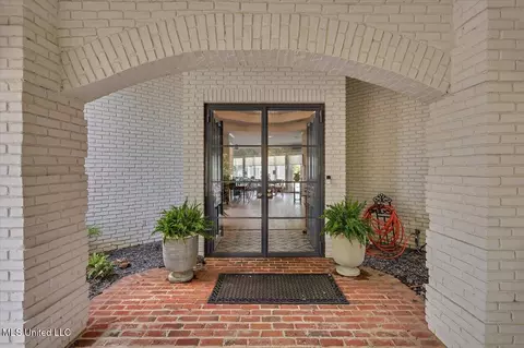 Entry Way - 205 Audubon Point Dr, Brandon, MS 39047 photo 2 of 9