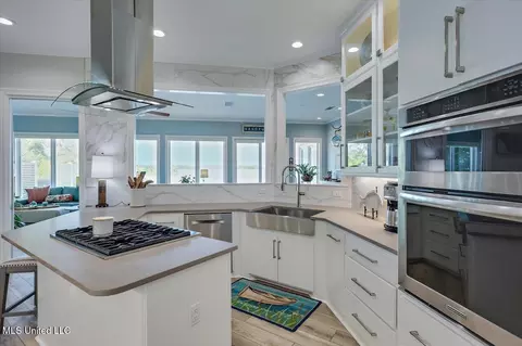 Kitchen - 205 Audubon Point Dr, Brandon, MS 39047 photo 5 of 6