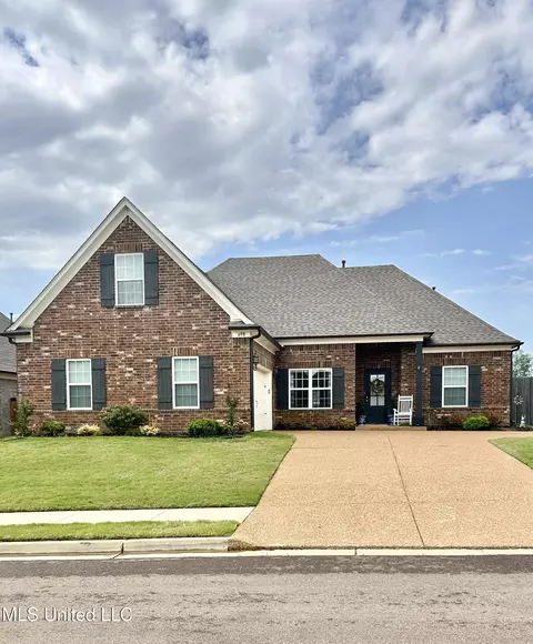 698 Rikard Dr, Hernando, MS 38632