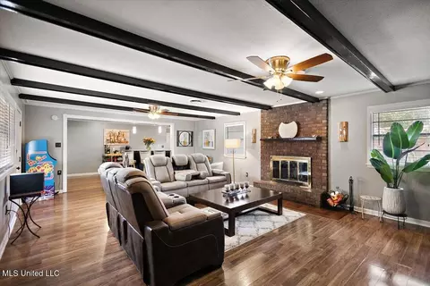 Living - 4678 Nisqually Rd, Jackson, MS 39206 photo 2 of 3