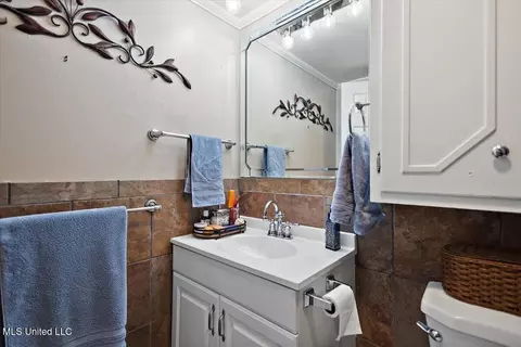 Bath - 4678 Nisqually Rd, Jackson, MS 39206 photo 2 of 2