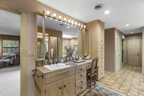 Bath - 305 Hand Dr, Flowood, MS 39232 photo 8 of 11