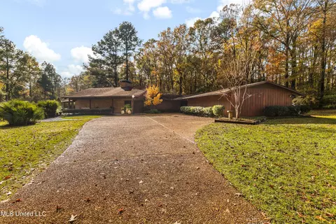 Exterior - 305 Hand Dr, Flowood, MS 39232 photo 6 of 31
