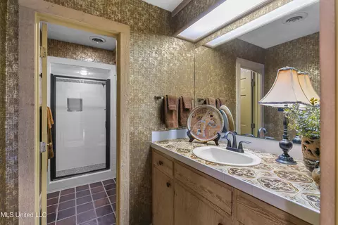 Bath - 305 Hand Dr, Flowood, MS 39232 photo 1 of 11