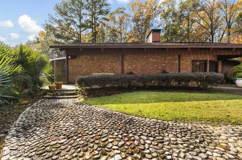 Exterior - 305 Hand Dr, Flowood, MS 39232 photo 8 of 31