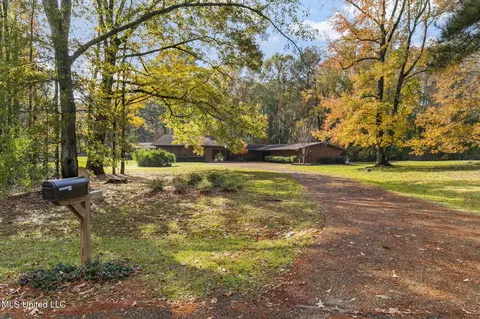 Exterior - 305 Hand Dr, Flowood, MS 39232 photo 10 of 31
