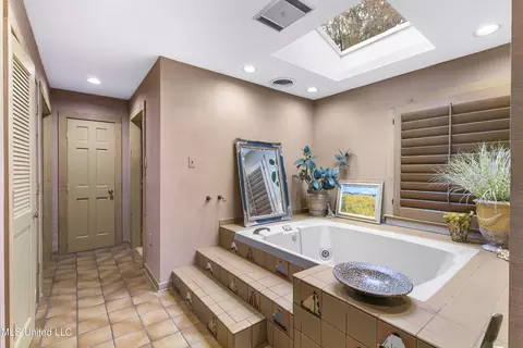 Bath - 305 Hand Dr, Flowood, MS 39232 photo 10 of 11