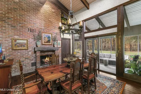 Dining - 305 Hand Dr, Flowood, MS 39232 photo 2 of 5