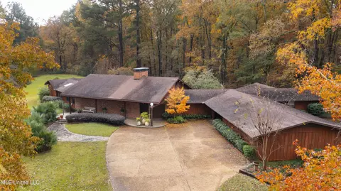 Exterior - 305 Hand Dr, Flowood, MS 39232 photo 9 of 31