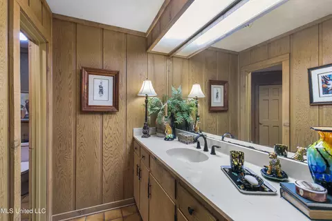 Bath - 305 Hand Dr, Flowood, MS 39232 photo 3 of 11