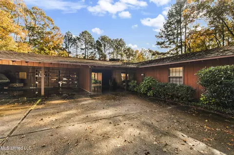 Exterior - 305 Hand Dr, Flowood, MS 39232 photo 7 of 31