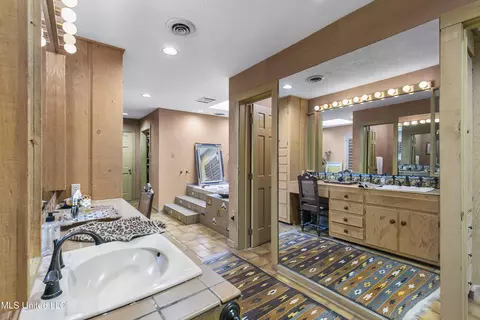 Bath - 305 Hand Dr, Flowood, MS 39232 photo 7 of 11