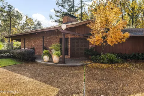 Exterior - 305 Hand Dr, Flowood, MS 39232 photo 3 of 31