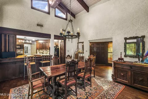 Dining - 305 Hand Dr, Flowood, MS 39232 photo 4 of 5