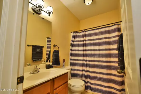 Bath - 5798 E Bedford Loop, Southaven, MS 38672 photo 1 of 1