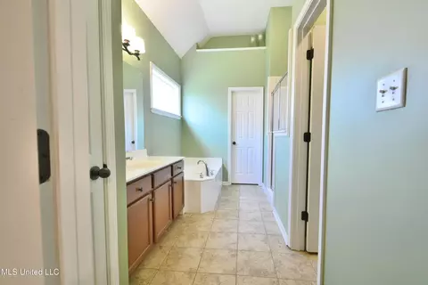 Entry Way - 5798 E Bedford Loop, Southaven, MS 38672 photo 1 of 1