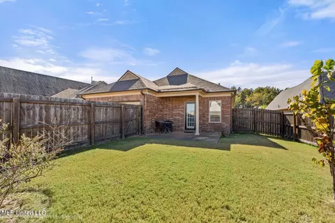 Exterior - 5798 E Bedford Loop, Southaven, MS 38672 photo 4 of 5