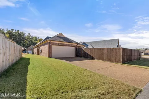 Exterior - 5798 E Bedford Loop, Southaven, MS 38672 photo 5 of 5