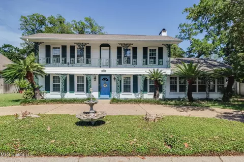 13 Mockingbird Ln, Gulfport, MS 39507