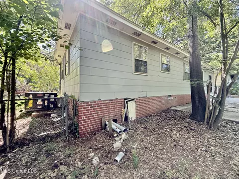 Exterior - 1729 Gibralter Dr, Jackson, MS 39204 photo 5 of 6