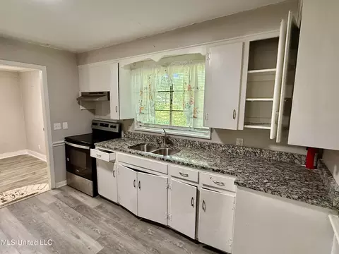 Kitchen - 1729 Gibralter Dr, Jackson, MS 39204 photo 1 of 2